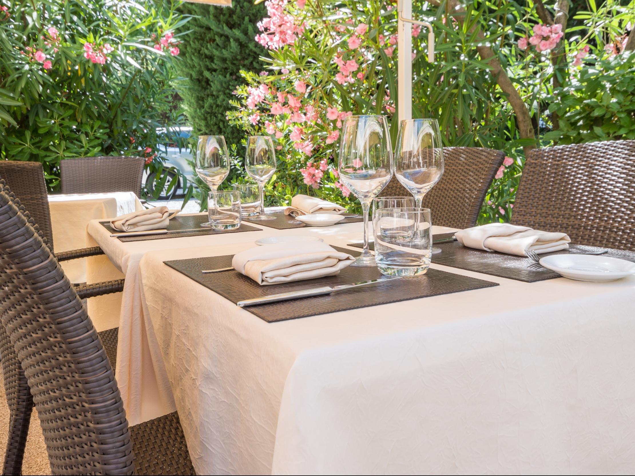Logis Le Printemps Hotel Restaurant - Montélimar Exteriör bild