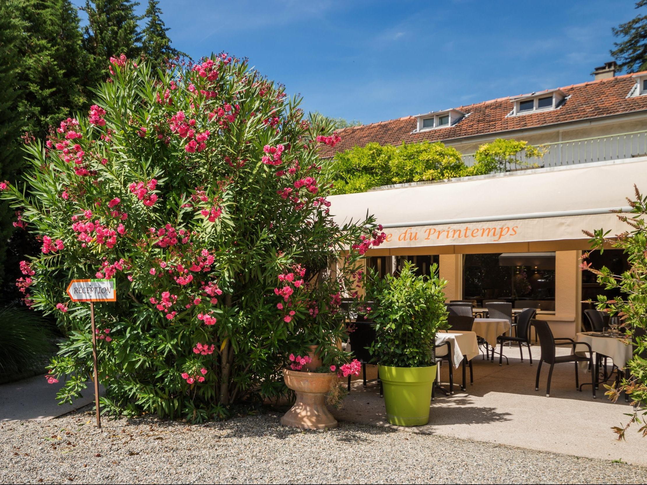 Logis Le Printemps Hotel Restaurant - Montélimar Exteriör bild
